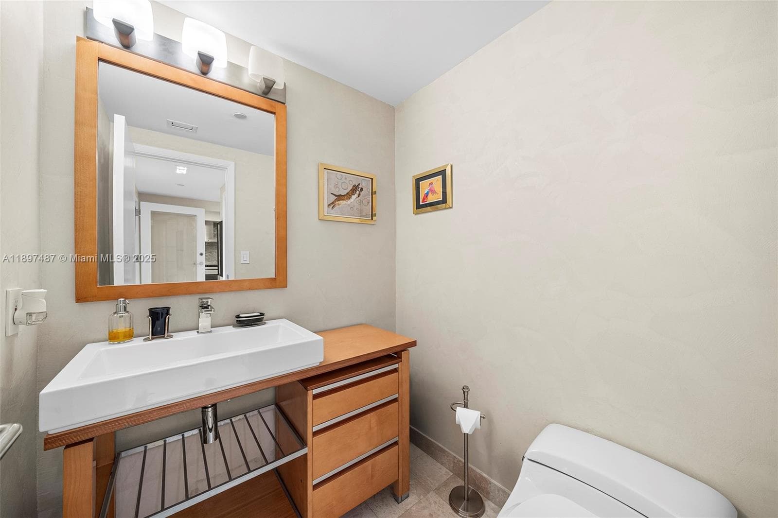 1455 Ocean Dr # 1003, Miami Beach FL 33139 — 33