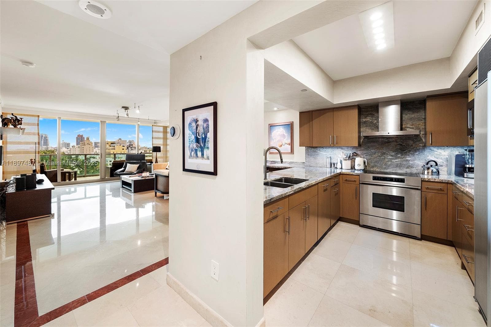 1455 Ocean Dr # 1003, Miami Beach FL 33139 — 15