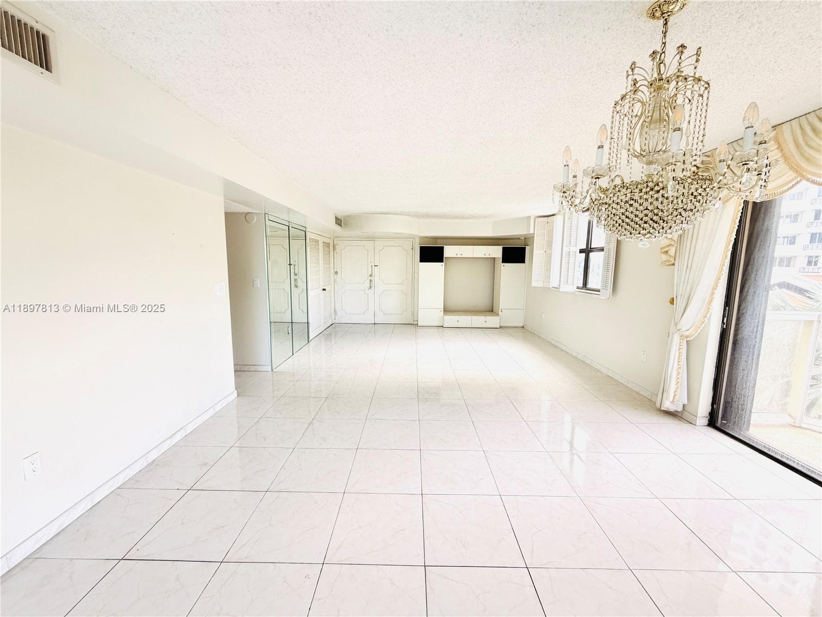 6423 Collins Ave # 310, Miami Beach FL 33141 — 6