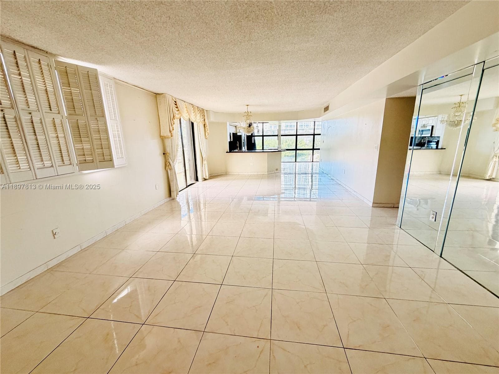 6423 Collins Ave # 310, Miami Beach FL 33141 — 5