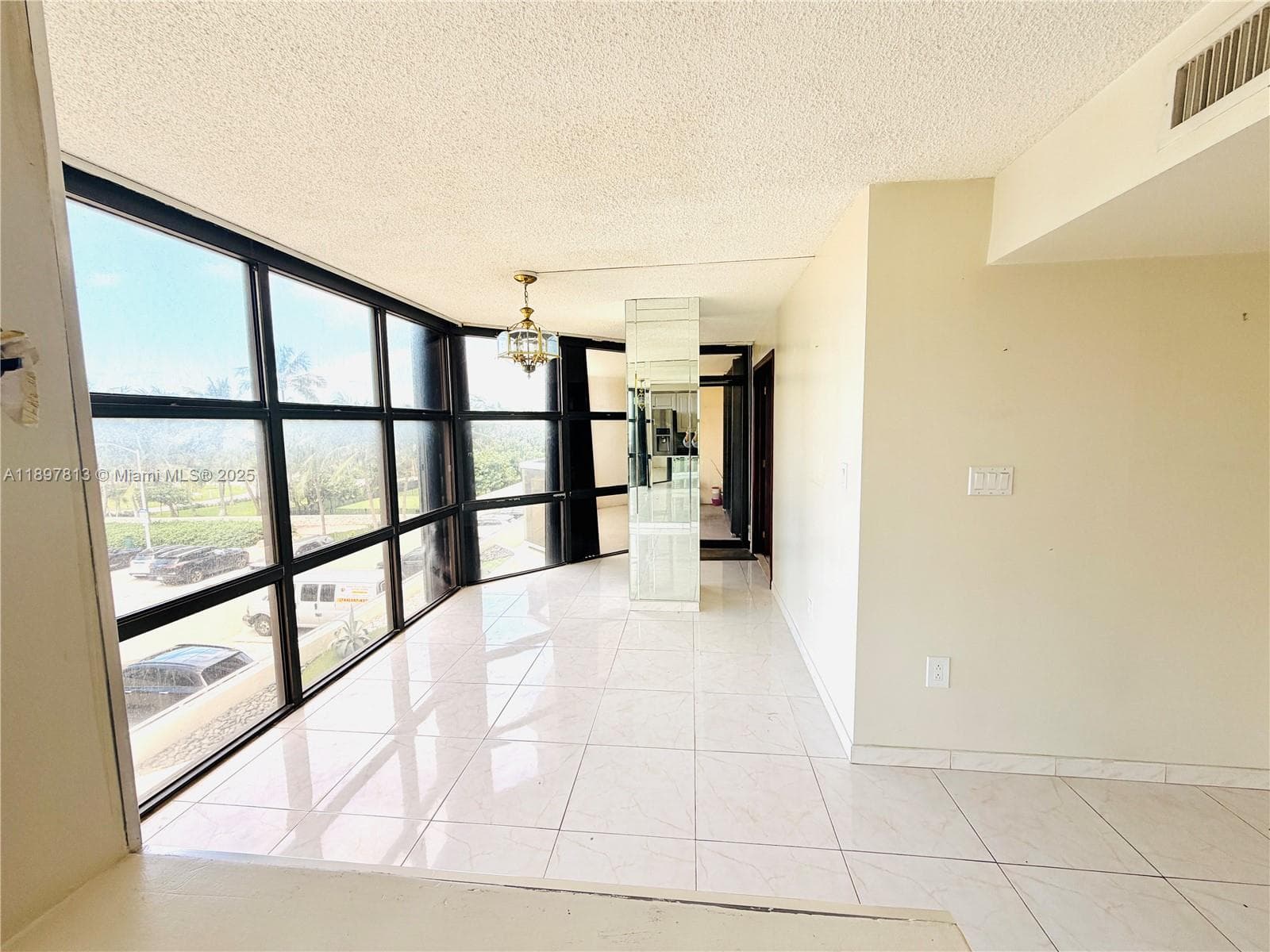 6423 Collins Ave # 310, Miami Beach FL 33141 — 9