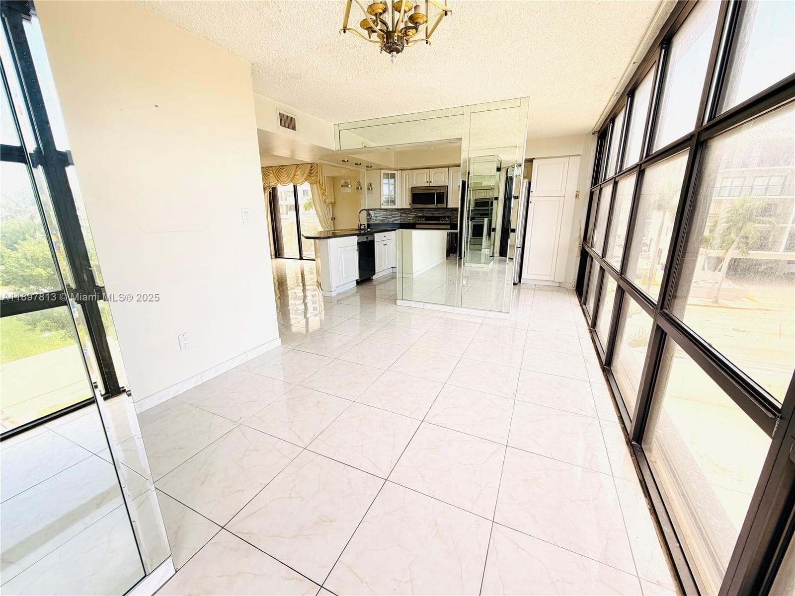 6423 Collins Ave # 310, Miami Beach FL 33141 — 10