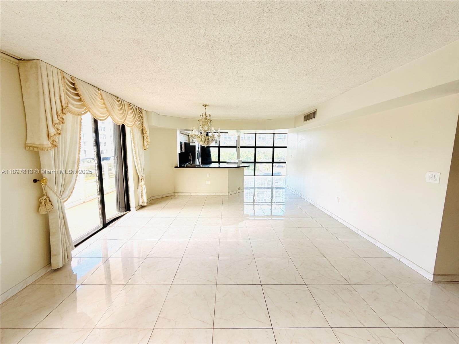 6423 Collins Ave # 310, Miami Beach FL 33141 — 4