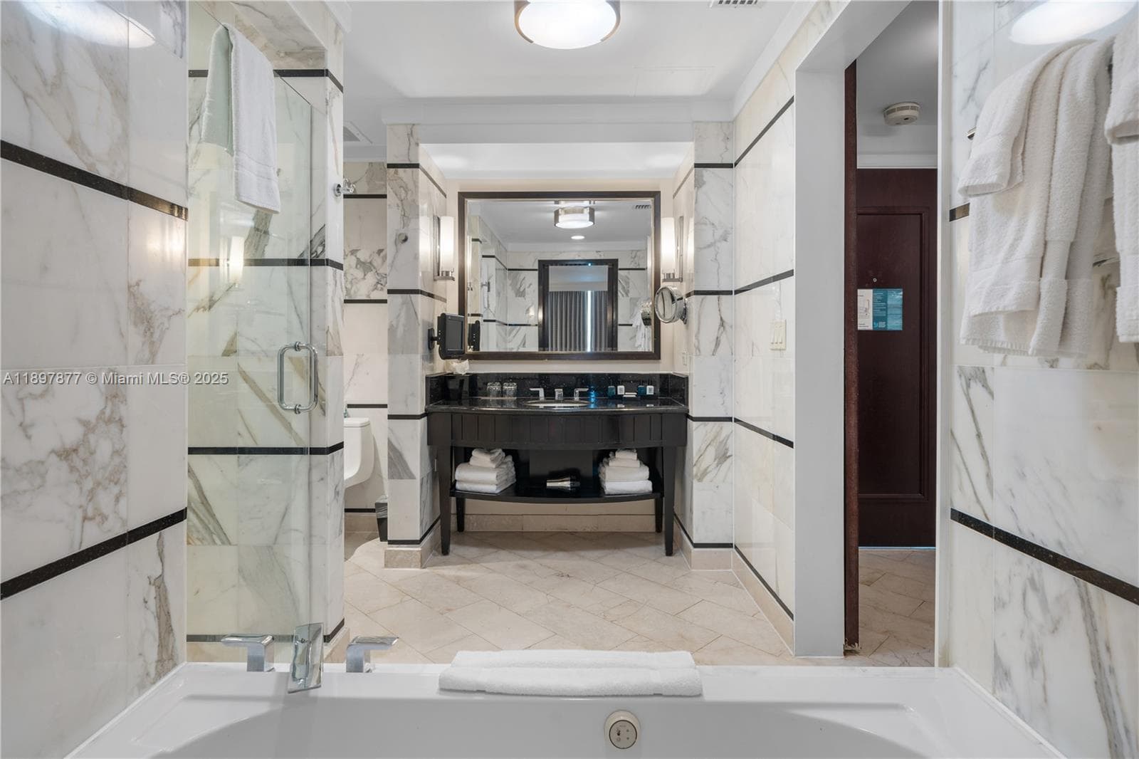 4391 Collins Ave # 1403, Miami Beach FL 33140 — 5