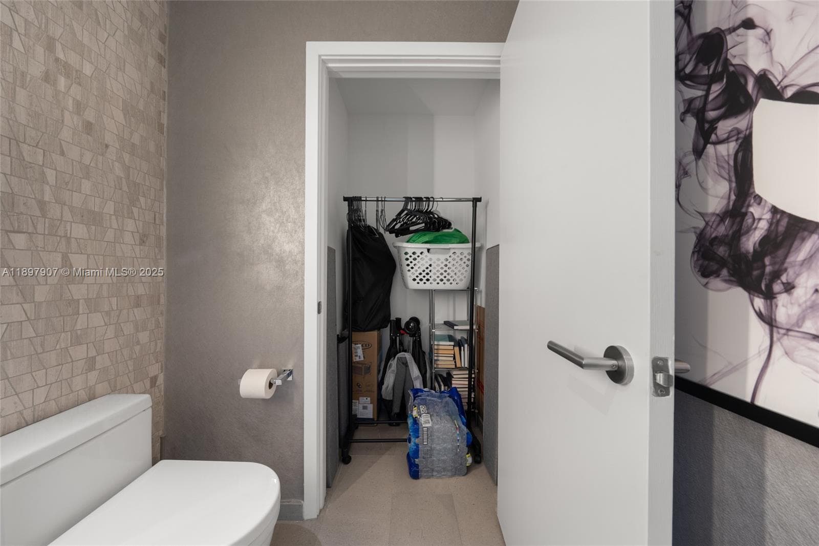 88 SW 7th St # 3910, Miami FL 33130 — 17