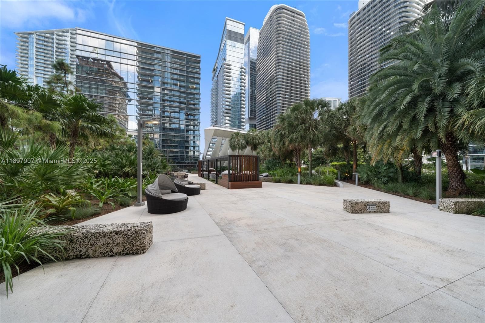 88 SW 7th St # 3910, Miami FL 33130 — 32