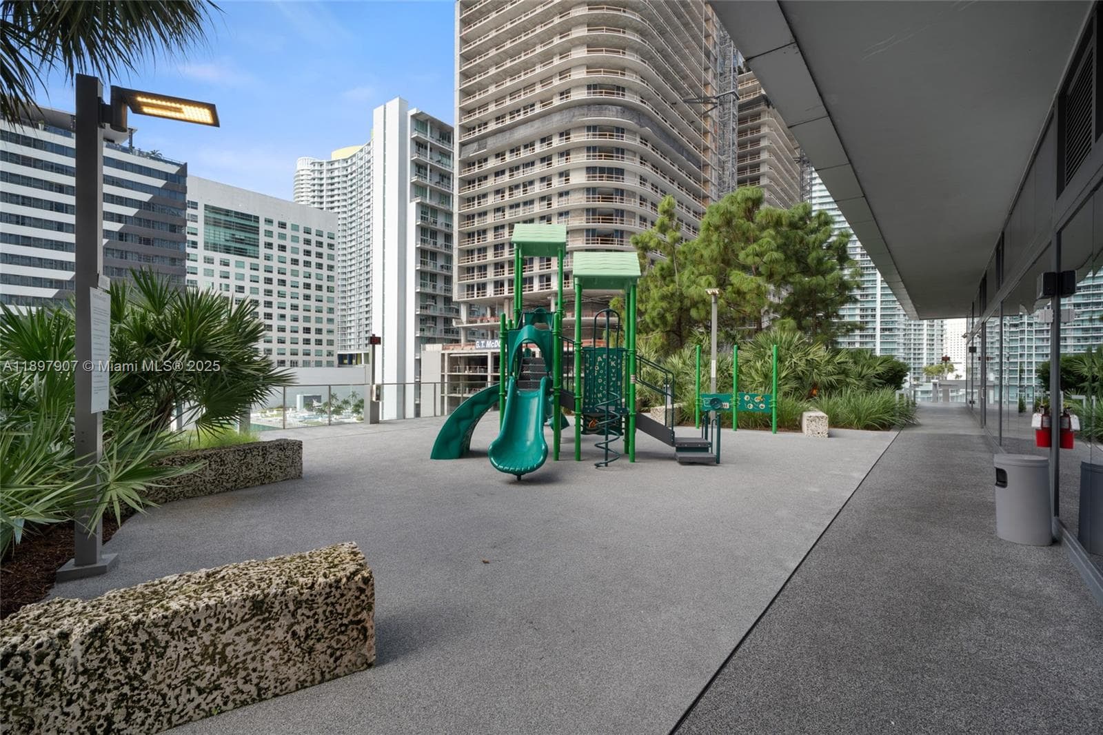 88 SW 7th St # 3910, Miami FL 33130 — 35