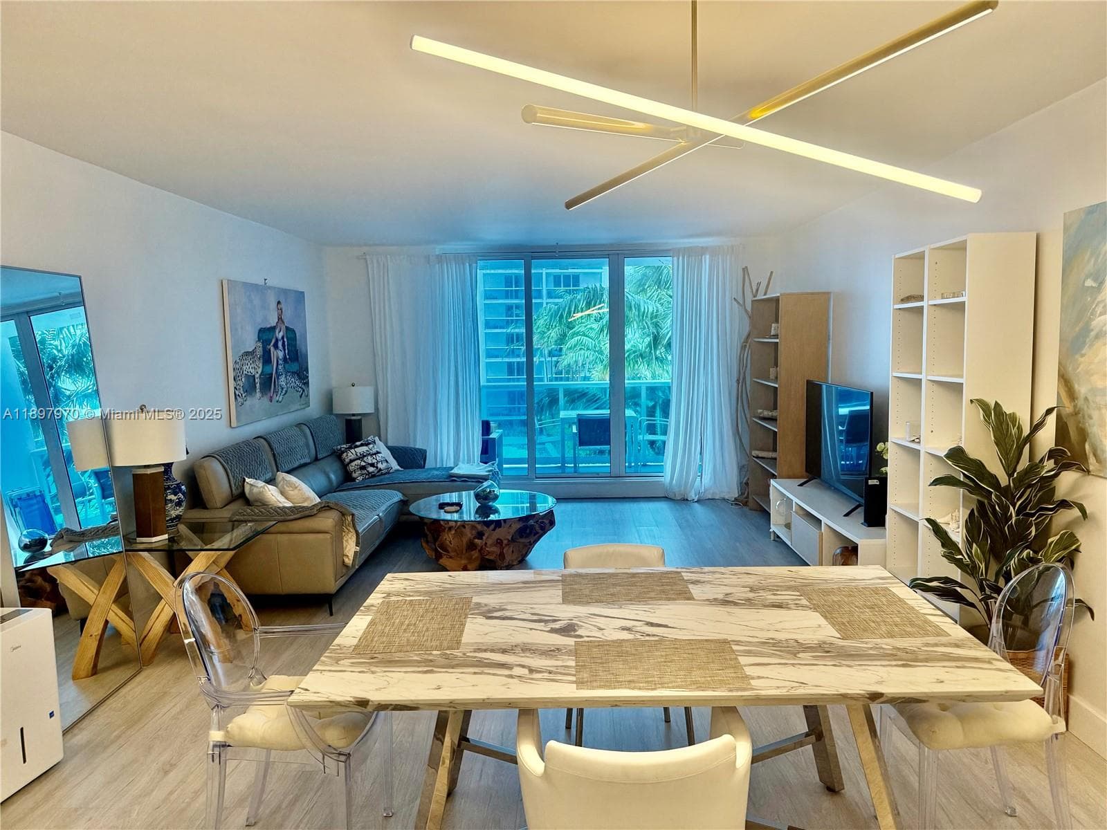 2301 Collins Ave # 619, Miami Beach FL 33139 — 2