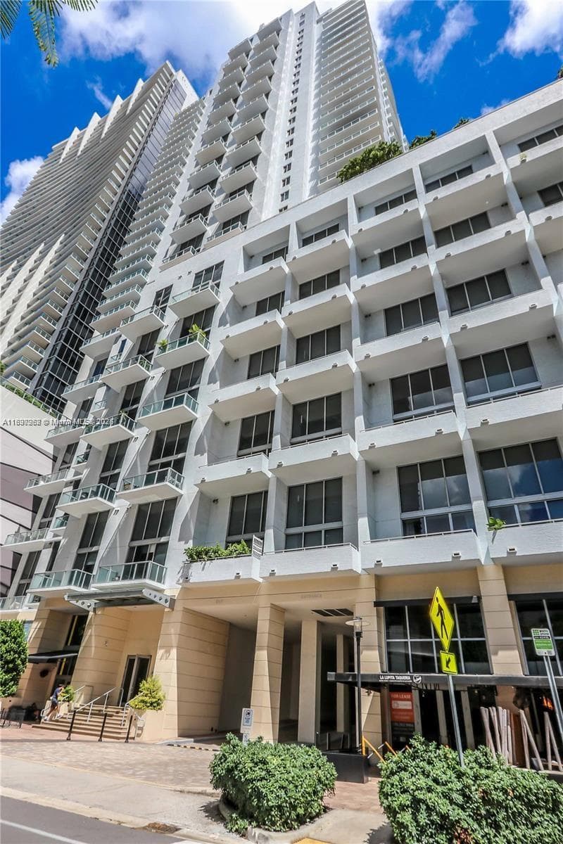 1050 Brickell Ave # 414, Miami FL 33131 — 28