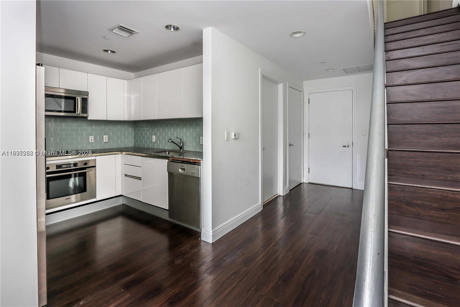 1050 Brickell Ave # 414, Miami FL 33131 — 10