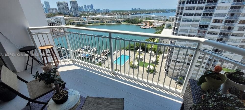 18071 Biscayne Blvd # 1801, Aventura FL 33160 — 1