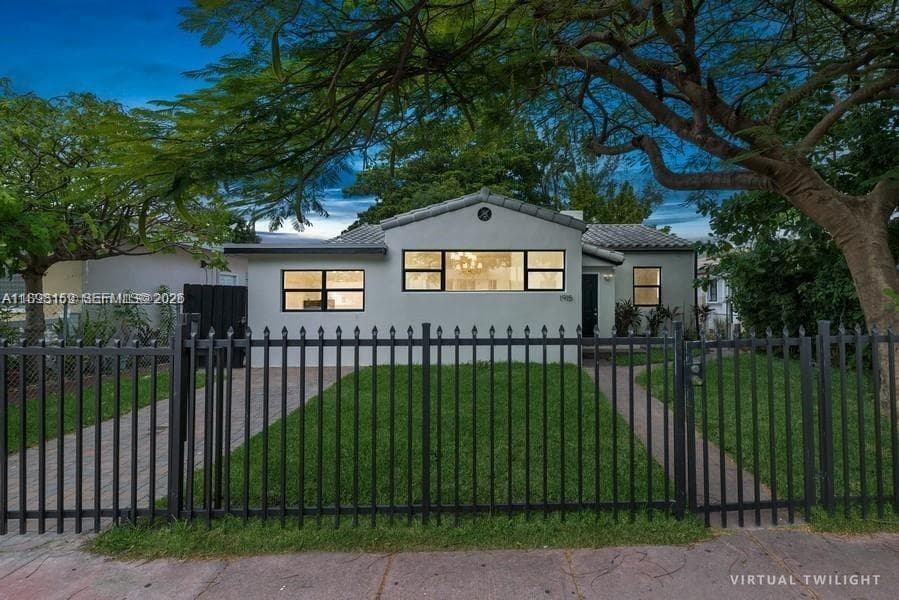 1915 Normandy Dr, Miami Beach FL 33141 — 5