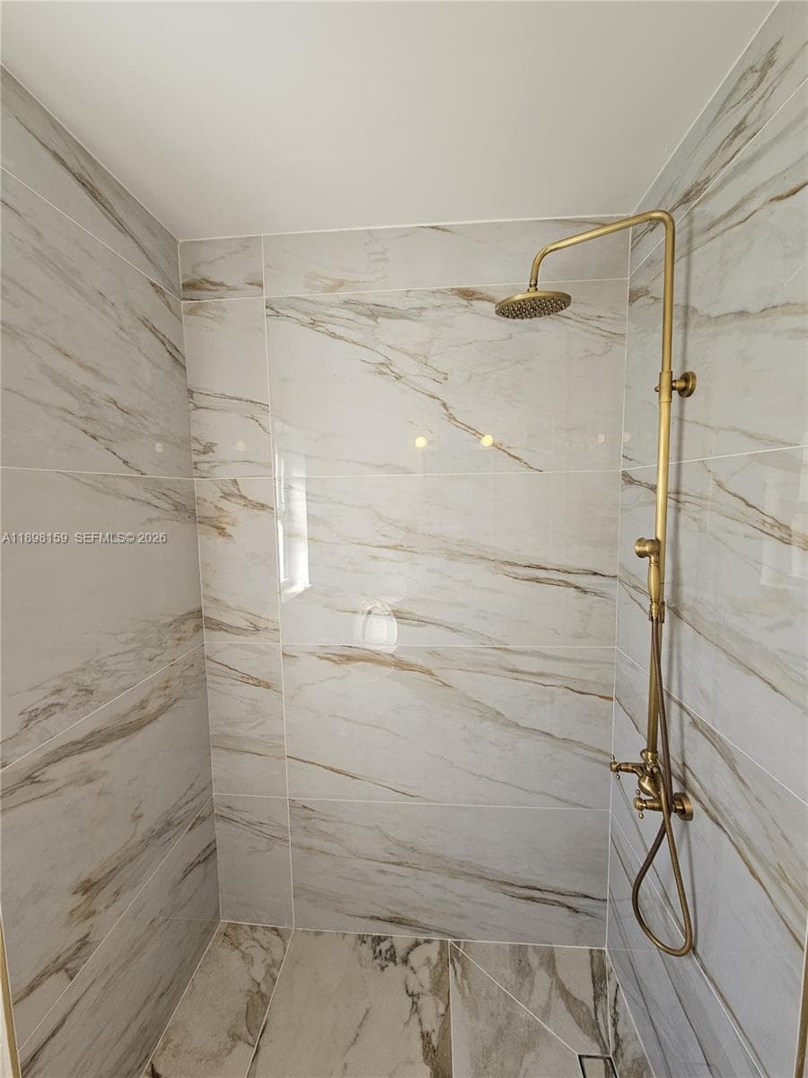 1915 Normandy Dr, Miami Beach FL 33141 — 18