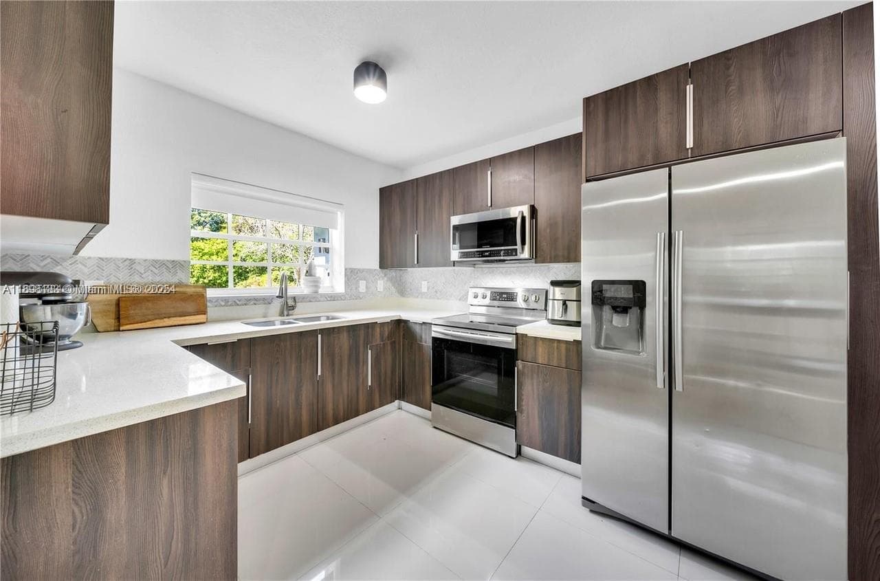 555 NE 127th St, North Miami FL 33161 — 13
