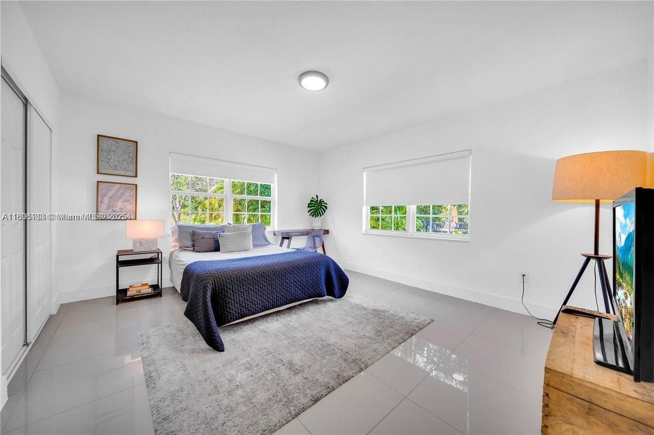 555 NE 127th St, North Miami FL 33161 — 24