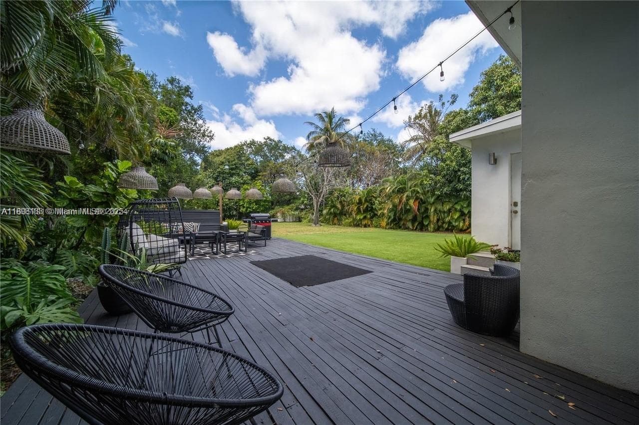 555 NE 127th St, North Miami FL 33161 — 38