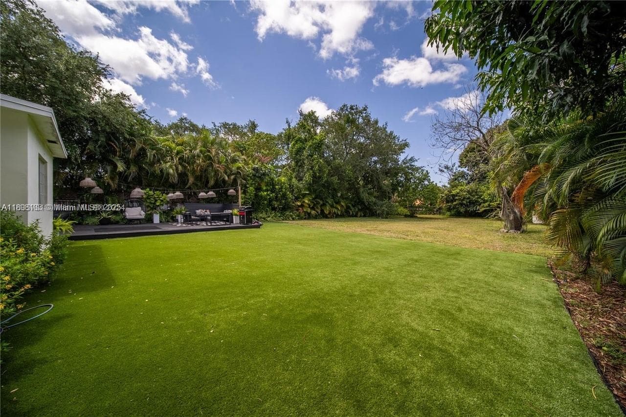 555 NE 127th St, North Miami FL 33161 — 41