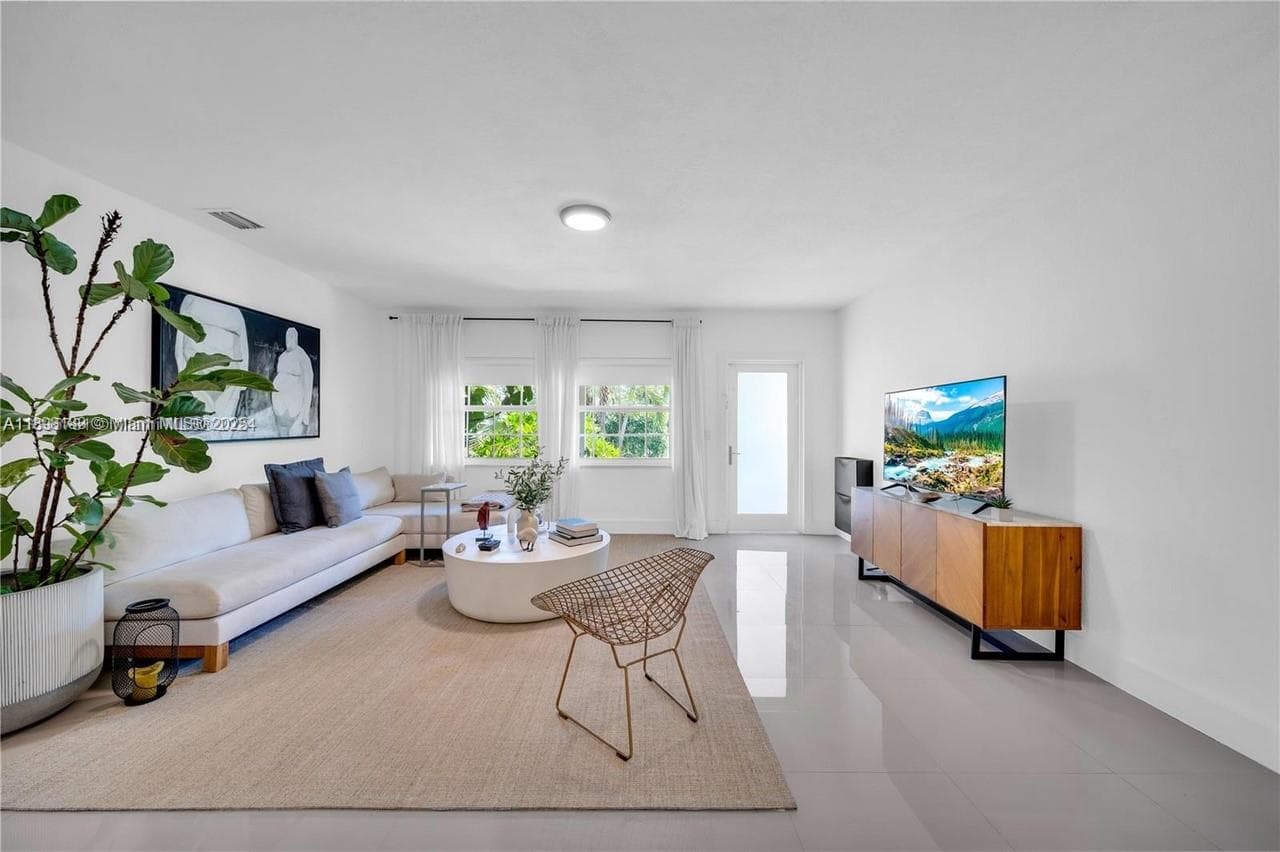 555 NE 127th St, North Miami FL 33161 — 15