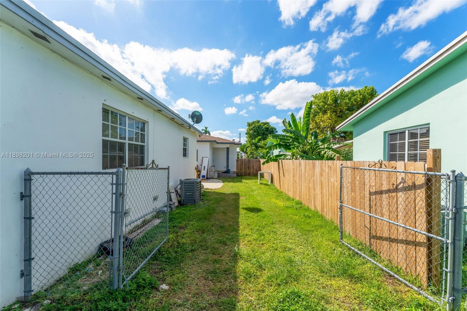 3840 SW 91st Ave, Miami FL 33165 — 25