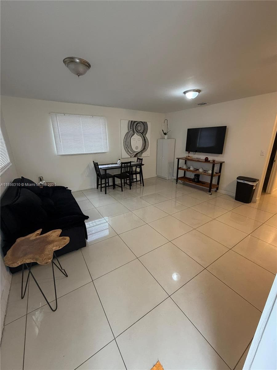 1132 NW 38th St # 1132, Miami FL 33127 — 2