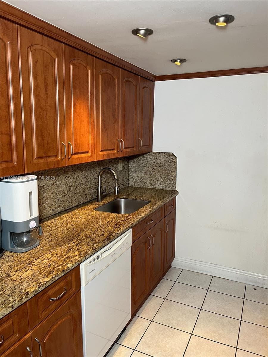 1673 Bay Rd # 405, Miami Beach FL 33139 — 8