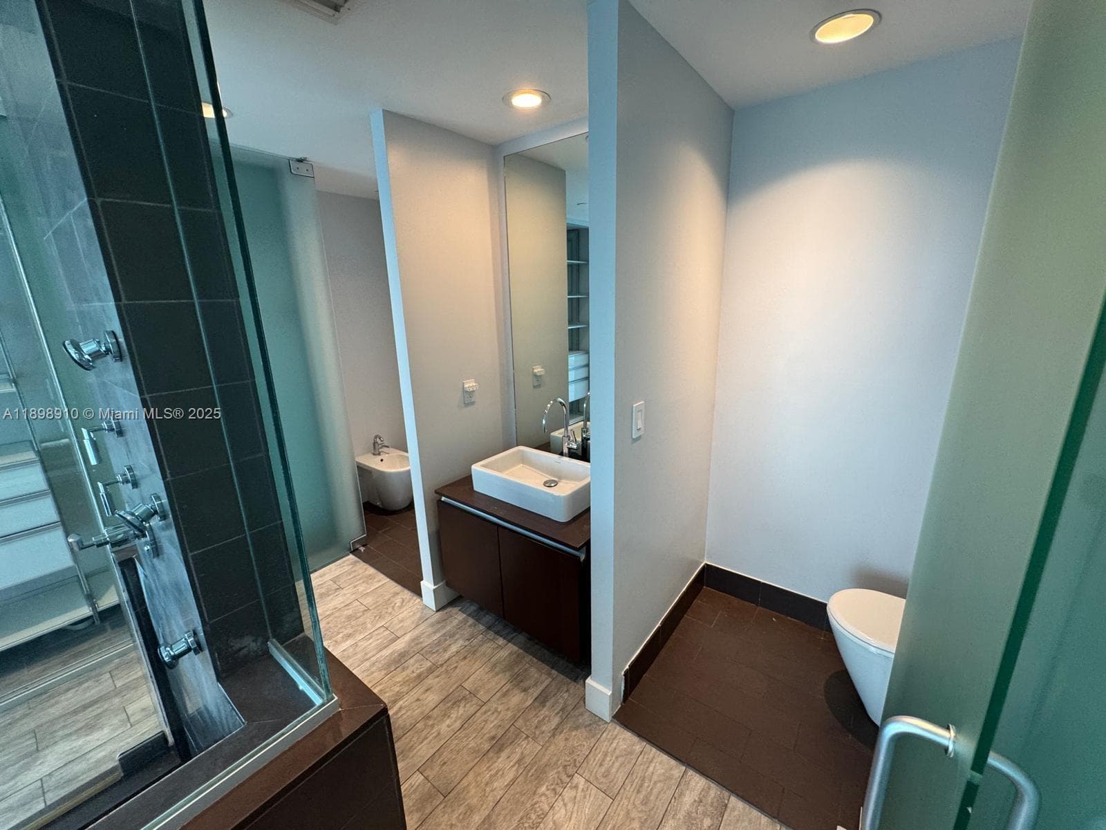 1040 Biscayne Blvd # 1106, Miami FL 33132 — 16