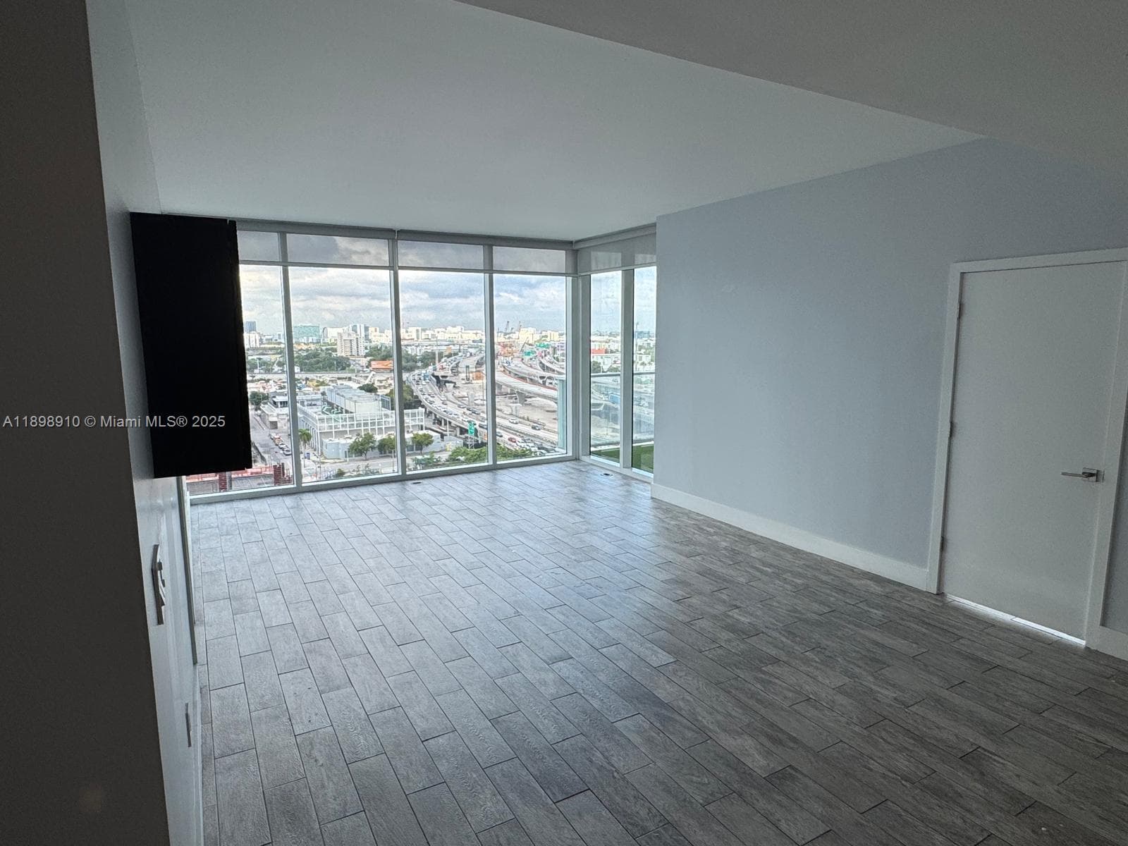 1040 Biscayne Blvd # 1106, Miami FL 33132 — 9