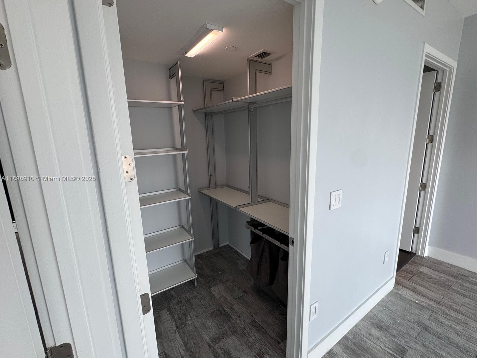 1040 Biscayne Blvd # 1106, Miami FL 33132 — 24
