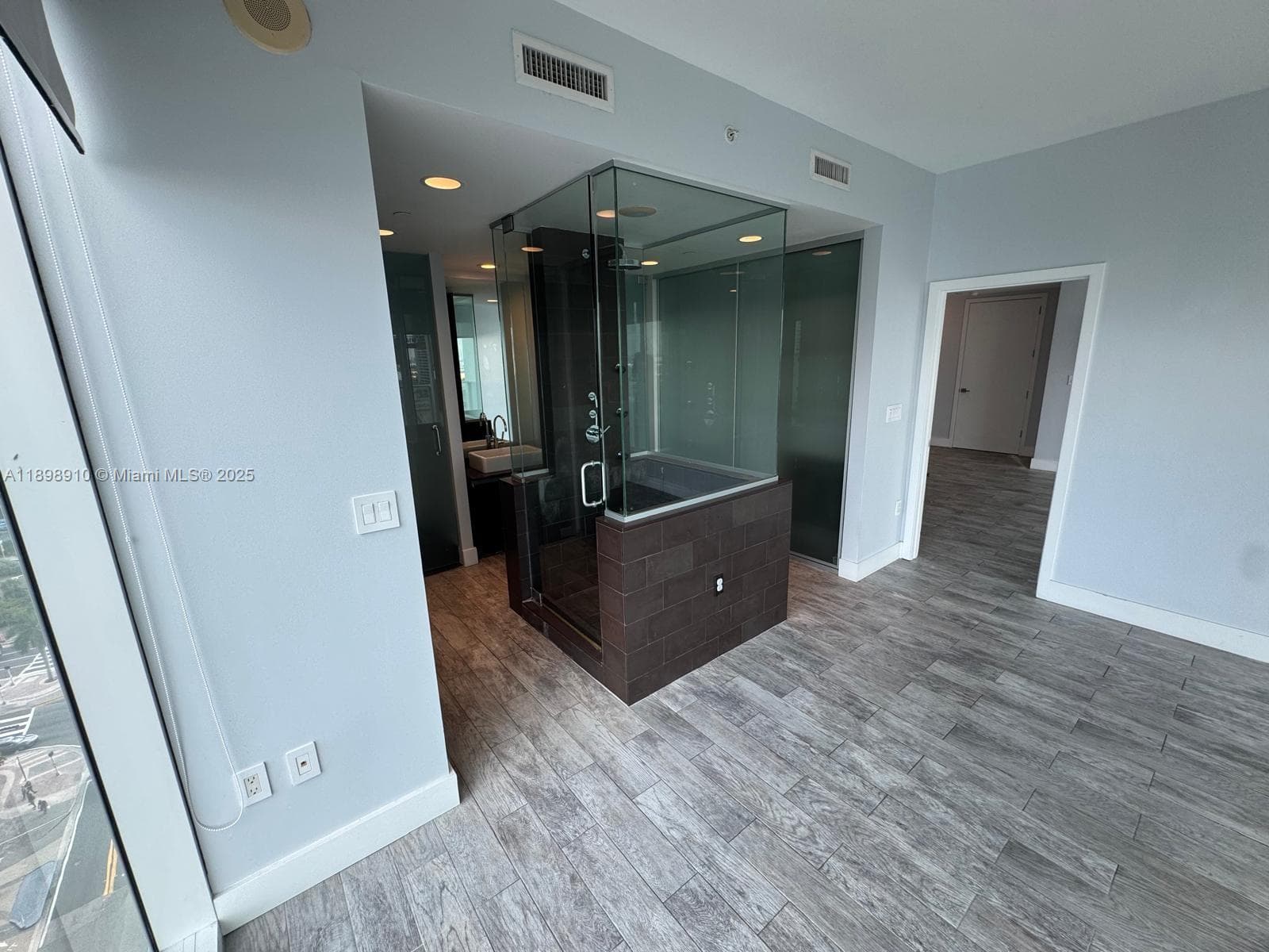 1040 Biscayne Blvd # 1106, Miami FL 33132 — 14