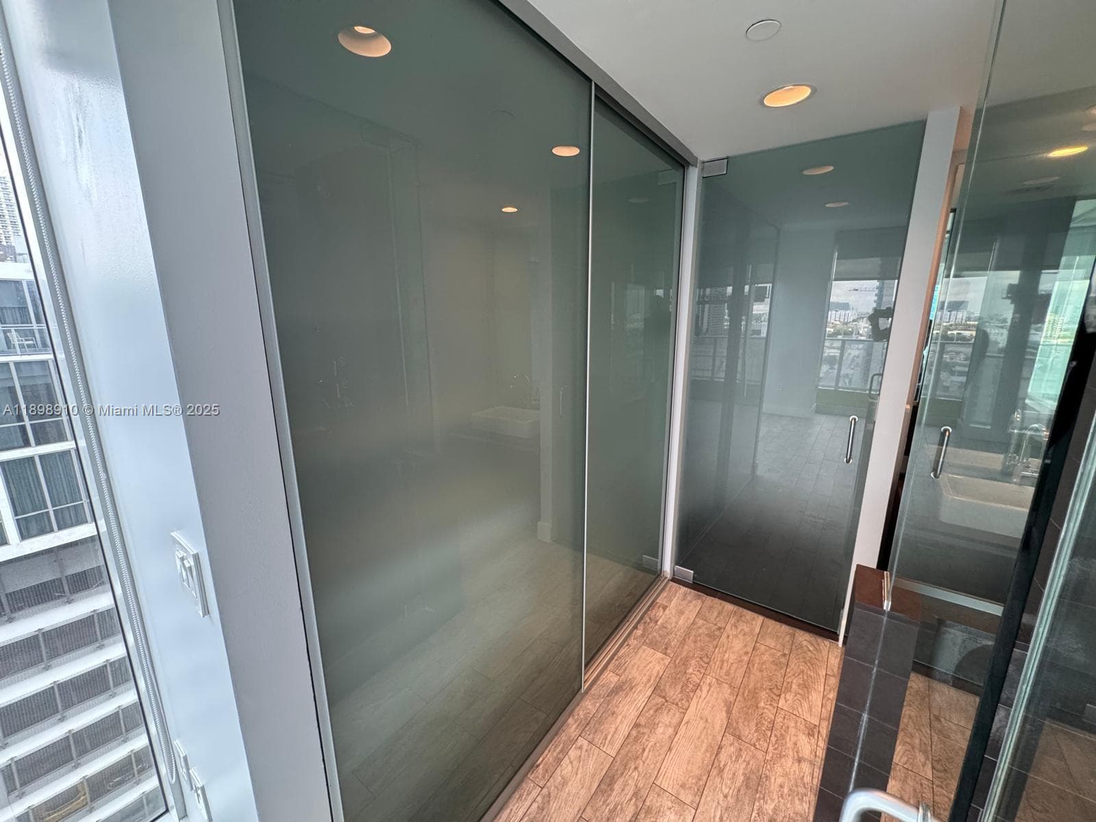 1040 Biscayne Blvd # 1106, Miami FL 33132 — 18