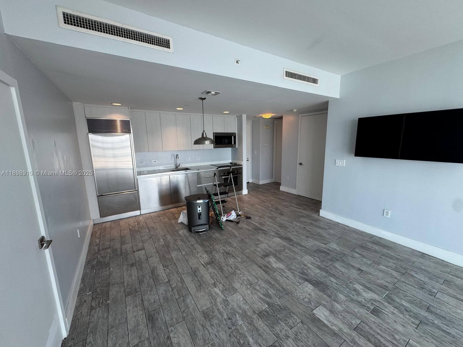 1040 Biscayne Blvd # 1106, Miami FL 33132 — 11