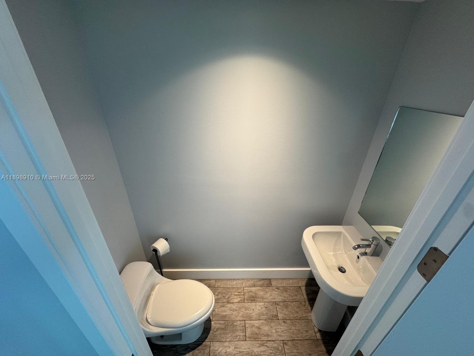 1040 Biscayne Blvd # 1106, Miami FL 33132 — 25