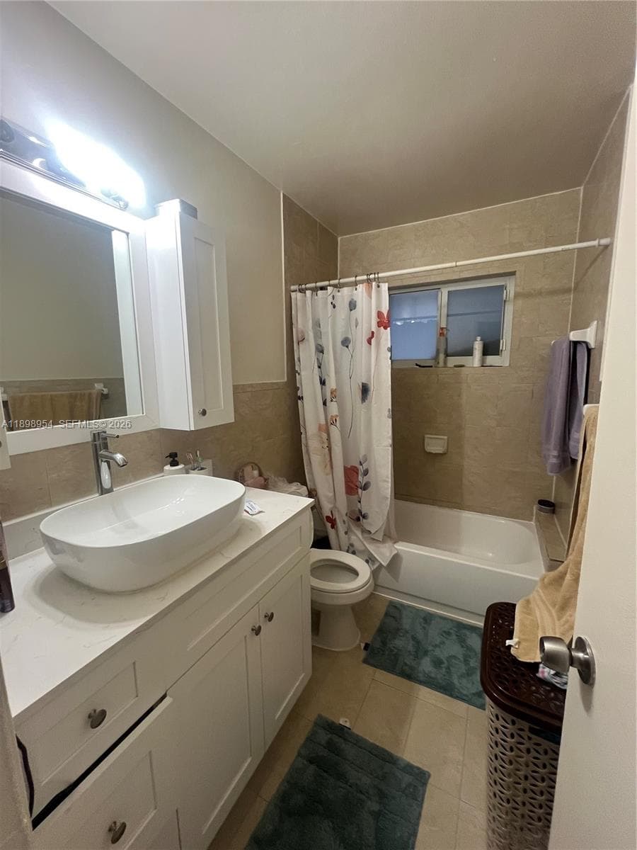 453 E 13th St, Hialeah FL 33010 — 5