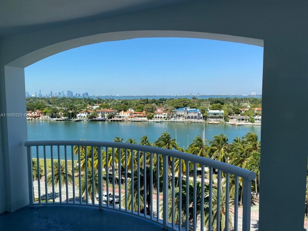 5401 Collins Ave # 729, Miami Beach FL 33140 — 24