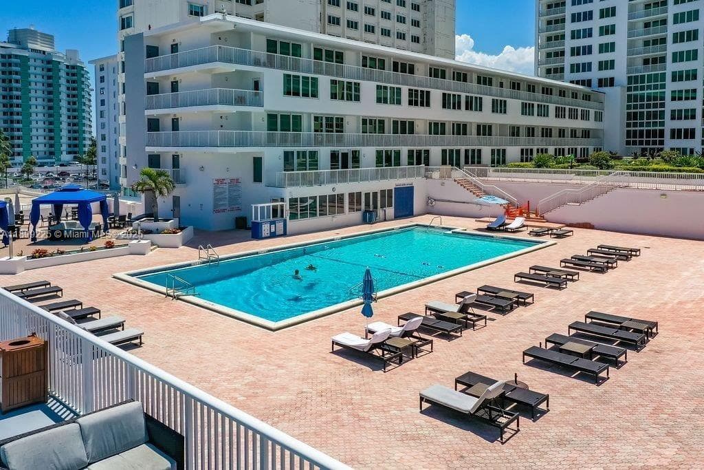 5401 Collins Ave # 729, Miami Beach FL 33140 — 10
