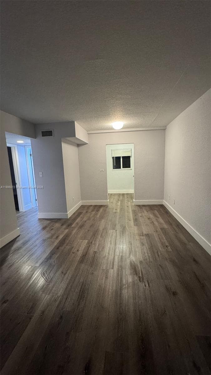 2330 NW 11th St # 46, Miami FL 33125 — 7