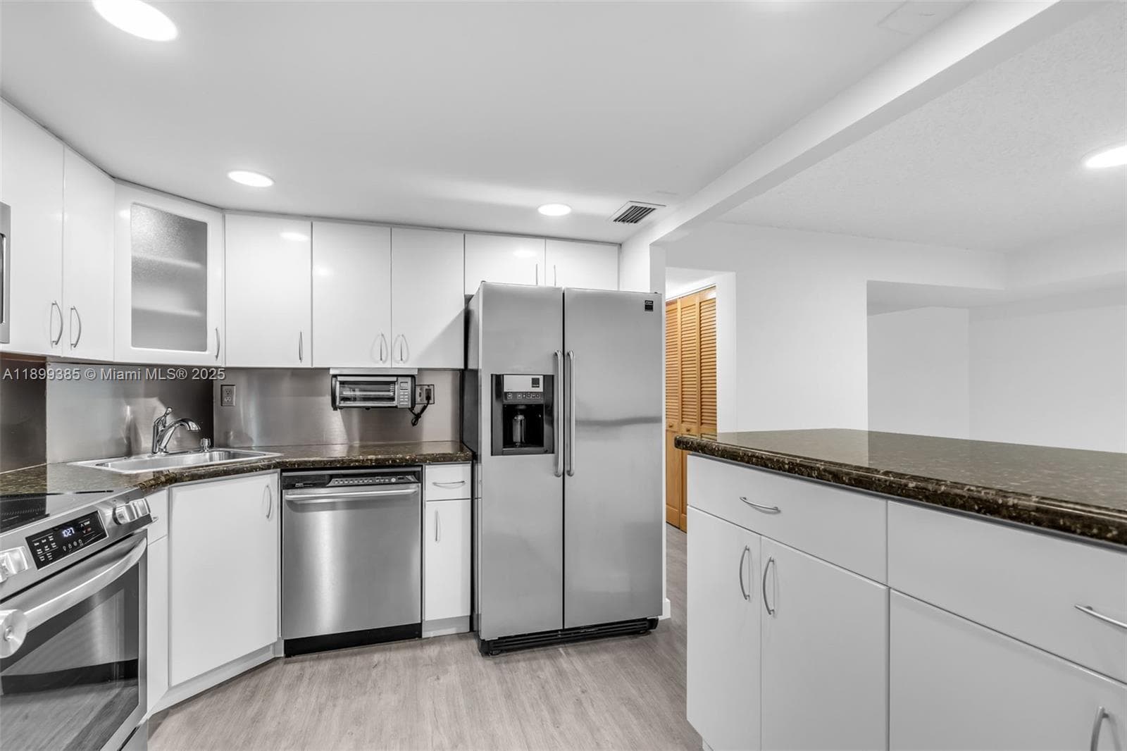 2333 Brickell Ave, Miami FL 33129 — 12