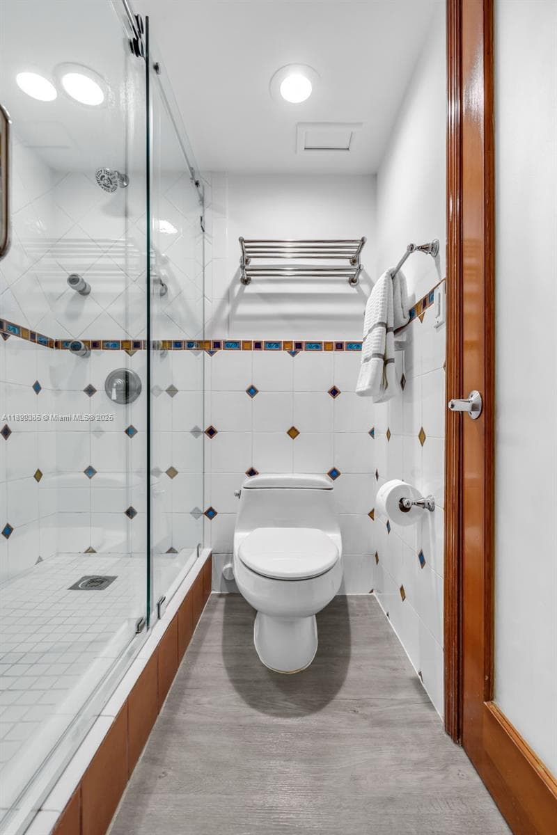 2333 Brickell Ave, Miami FL 33129 — 22