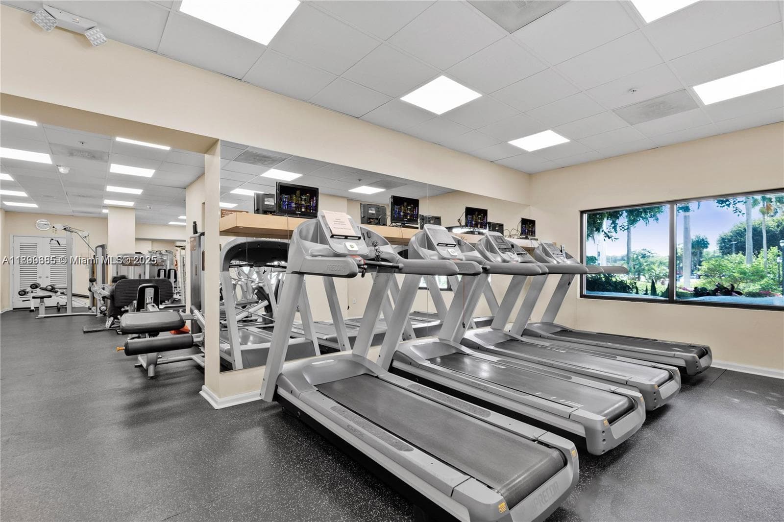 2333 Brickell Ave, Miami FL 33129 — 28