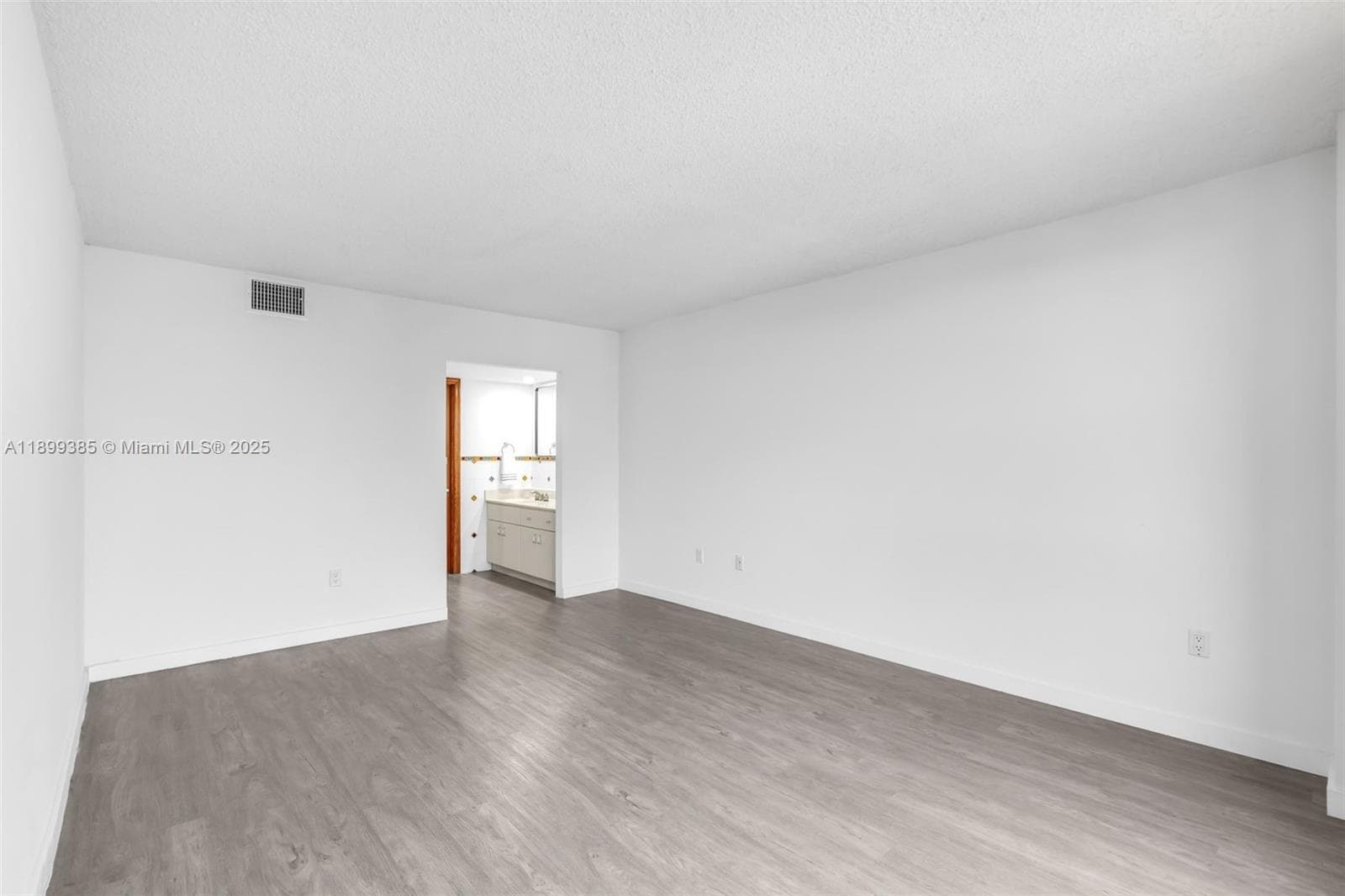 2333 Brickell Ave, Miami FL 33129 — 20
