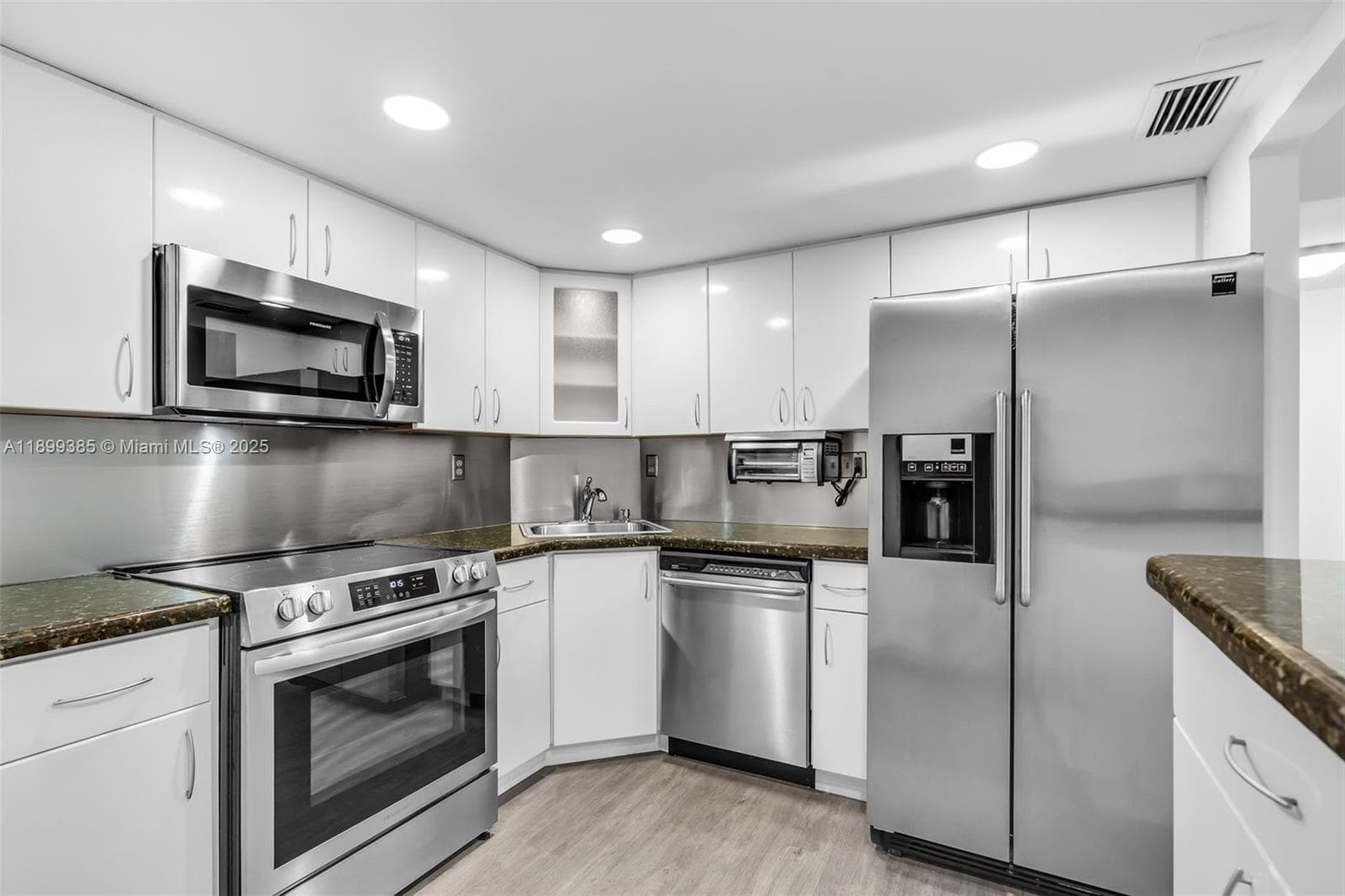 2333 Brickell Ave, Miami FL 33129 — 11