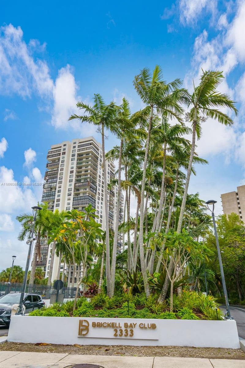 2333 Brickell Ave, Miami FL 33129 — 40