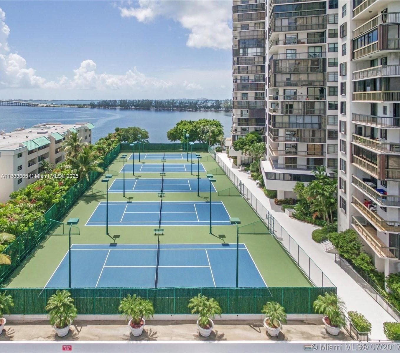 2333 Brickell Ave, Miami FL 33129 — 35