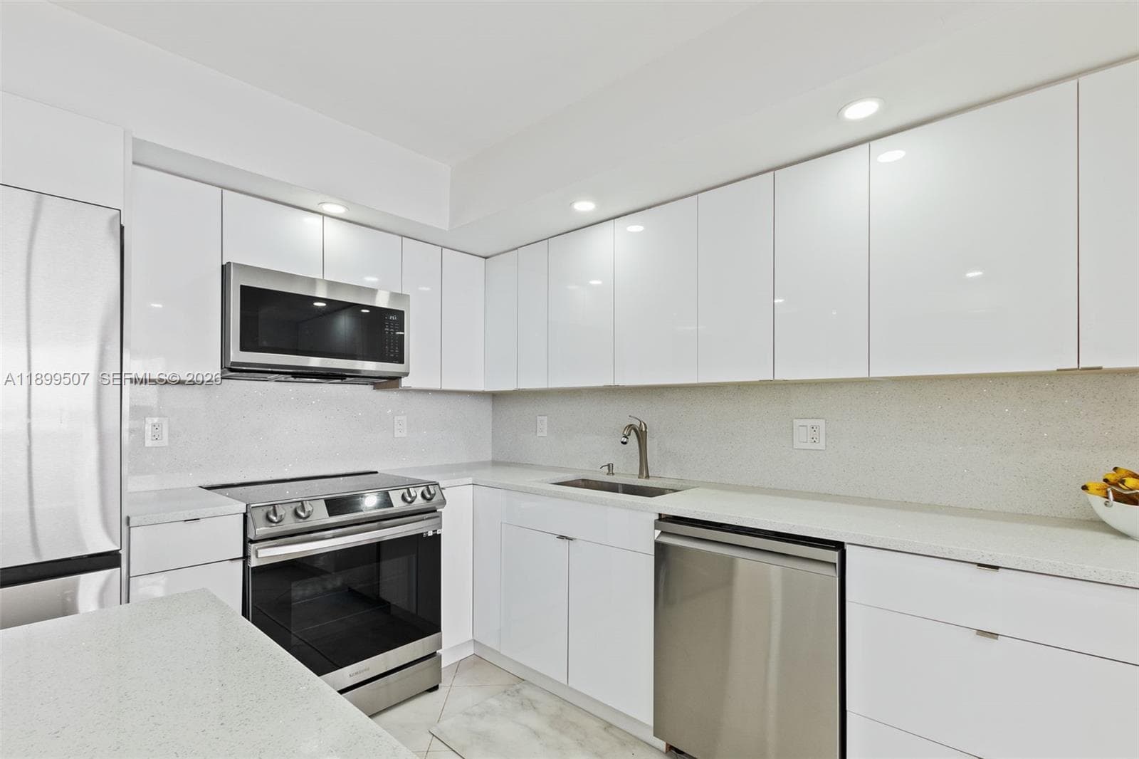 18021 Biscayne Blvd # 1003, Aventura FL 33160 — 2