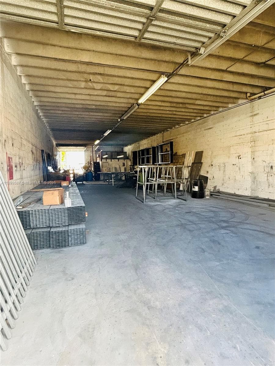 Hialeah, FL — 24