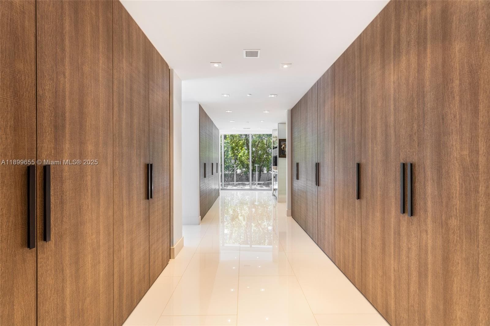 1 Collins Ave # 207, Miami Beach FL 33139 — 29