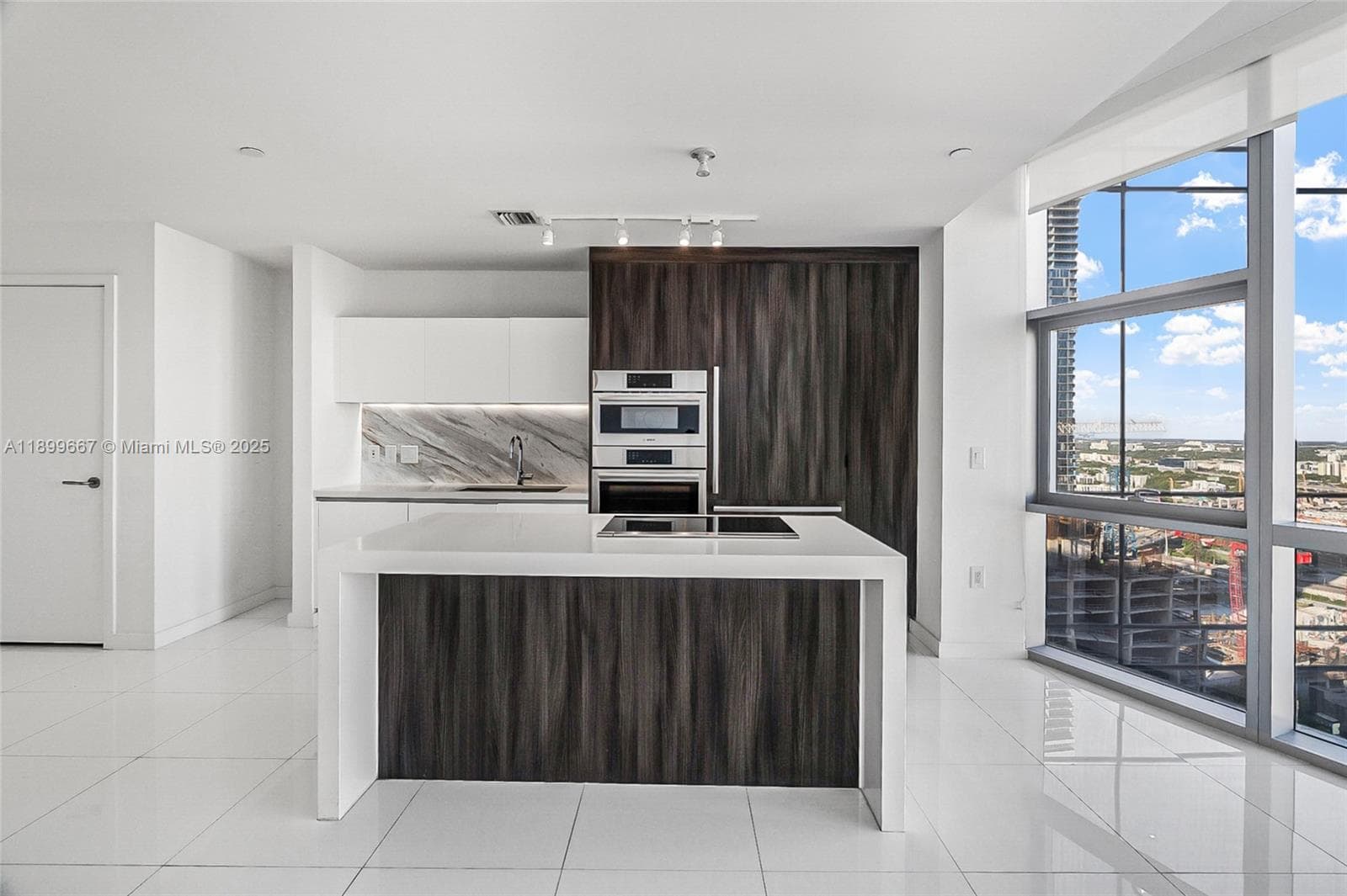 851 NE 1st Ave # 2802, Miami FL 33132 — 2