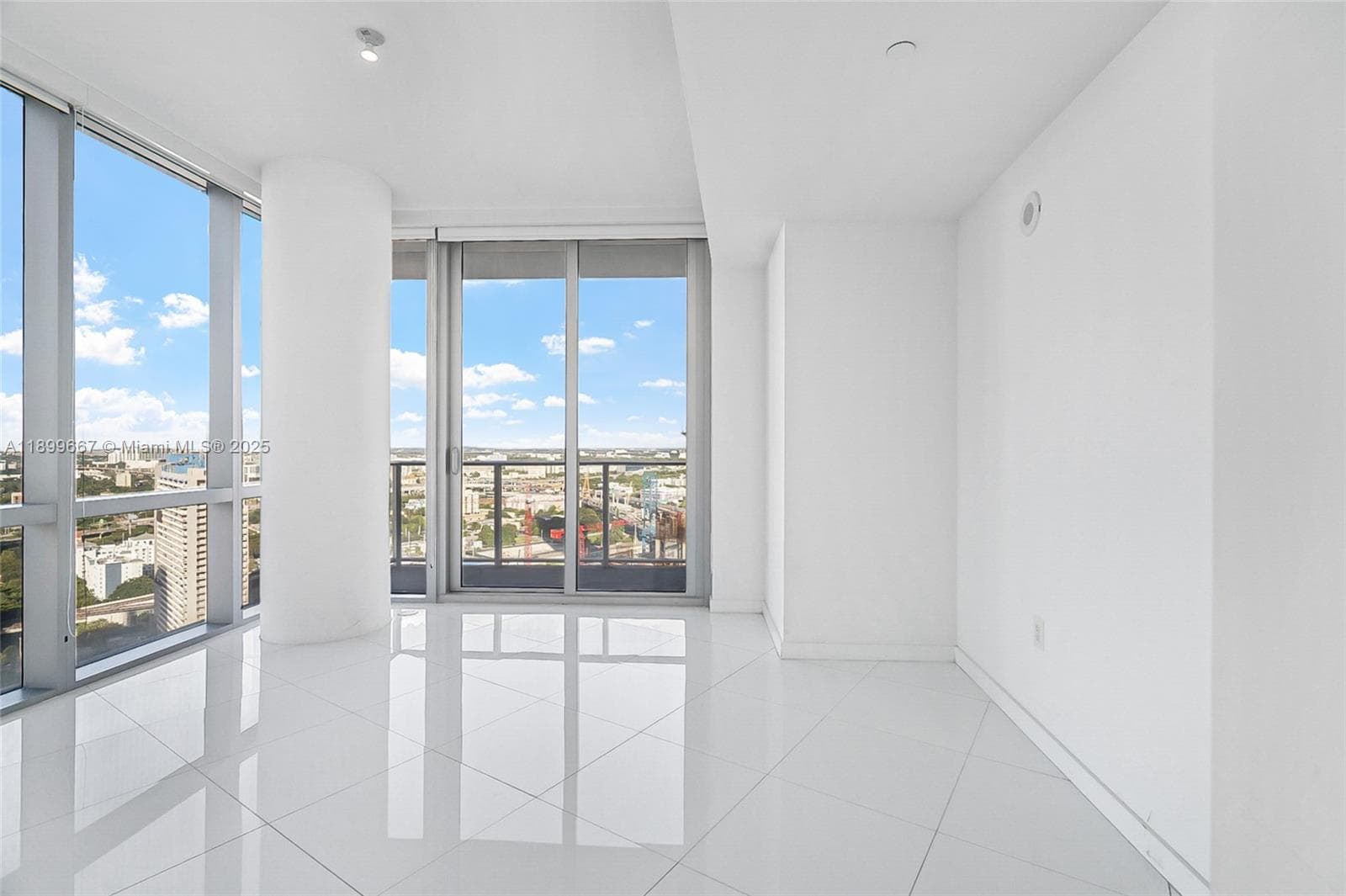 851 NE 1st Ave # 2802, Miami FL 33132 — 17