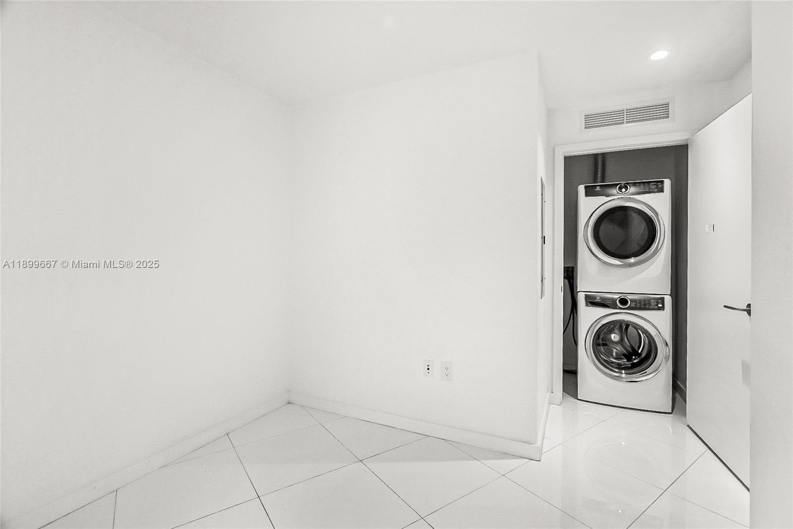 851 NE 1st Ave # 2802, Miami FL 33132 — 12
