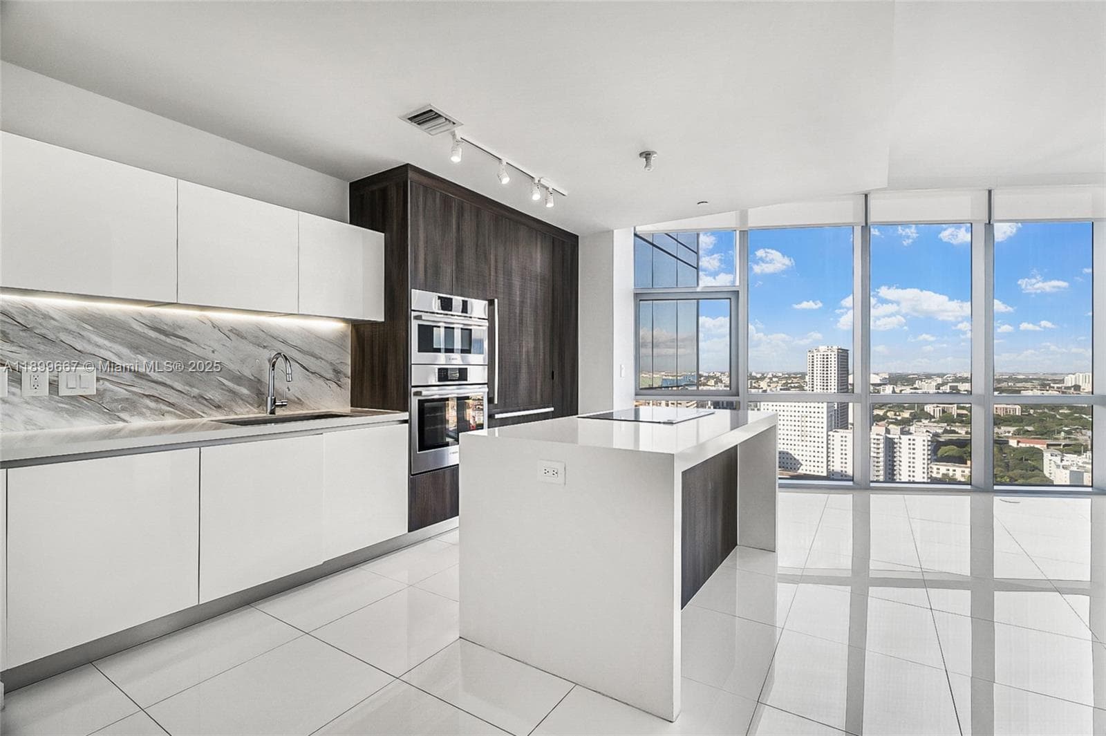 851 NE 1st Ave # 2802, Miami FL 33132 — 1